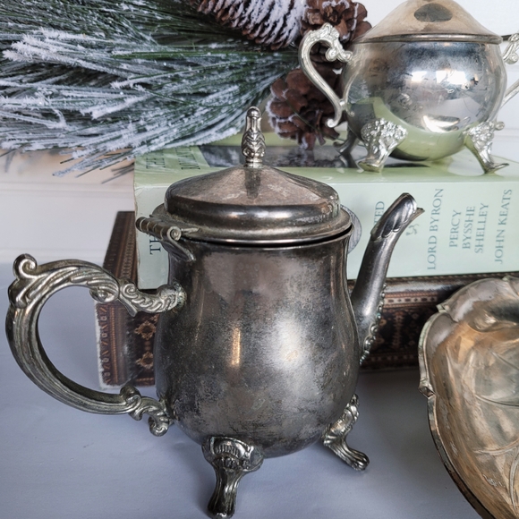 Elegant Silver Tea Set with Leaf Tray - Picture 3 of 6